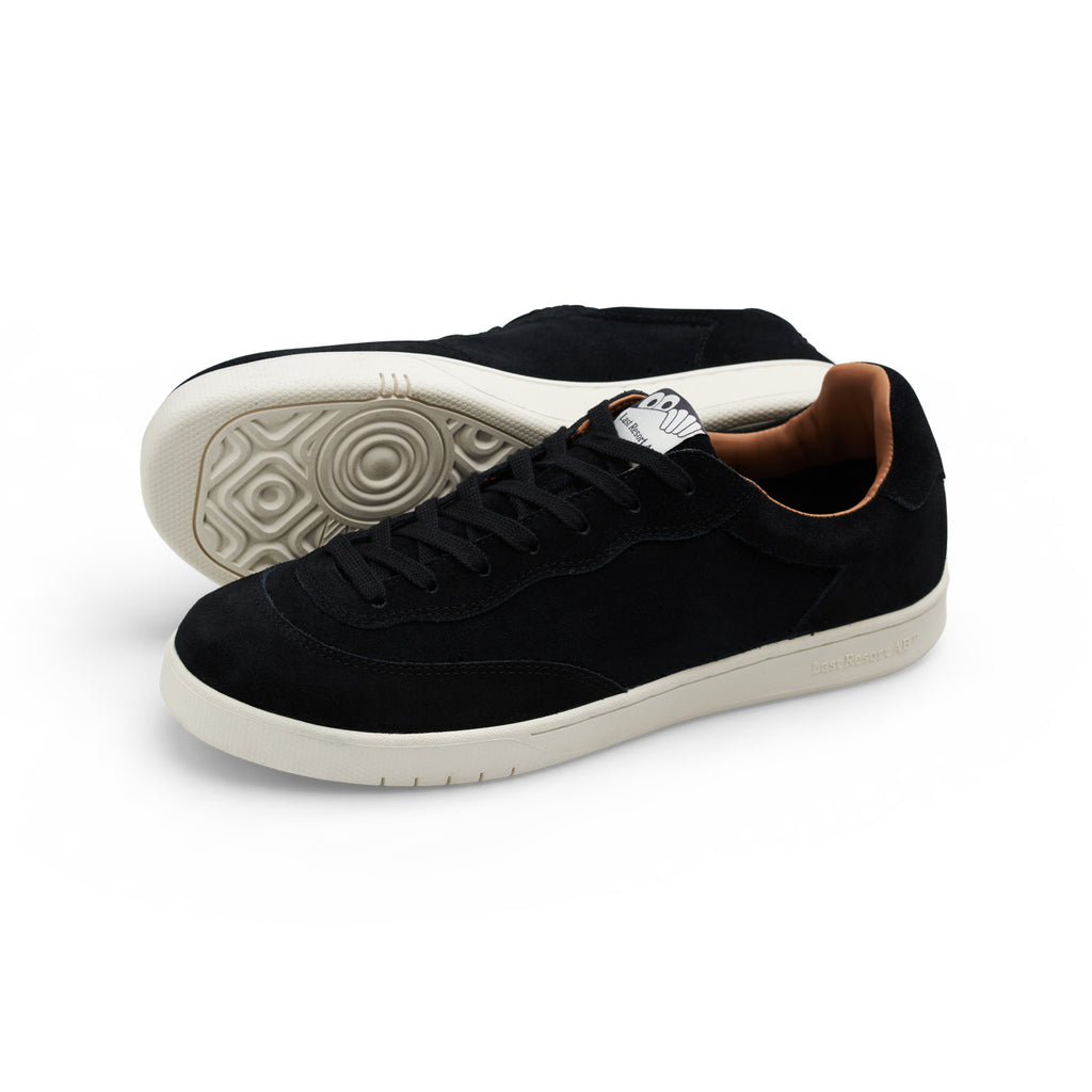 Last Resort CM001 Lo Suede black white pair