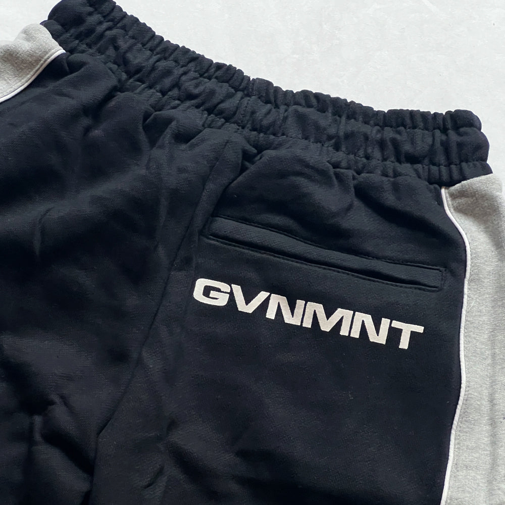 GVNMNT Curve Dat shorts back detail