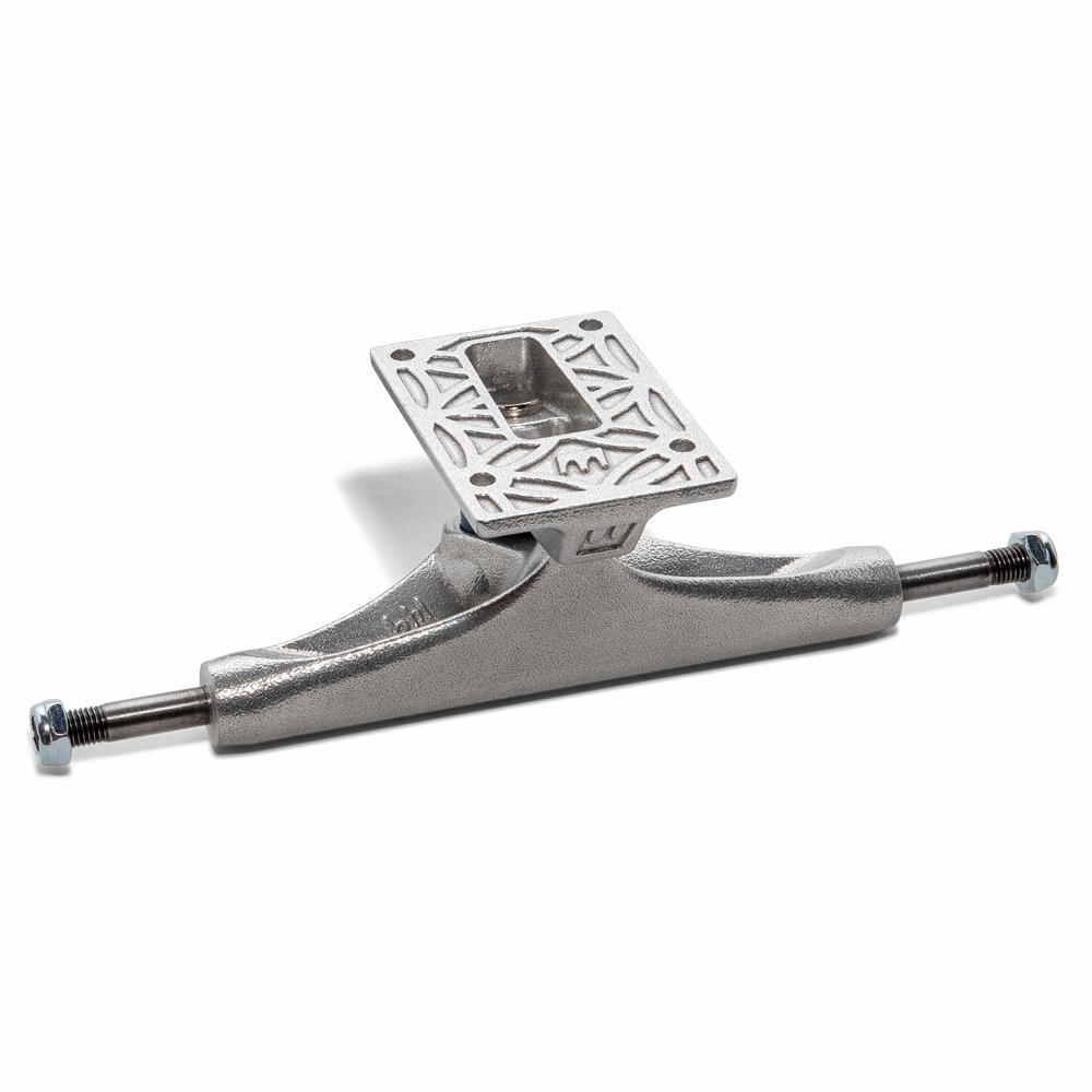 Royal Skateboard Trucks Raw 149 baseplate